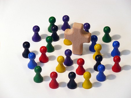 Ums Kreuz versammelt