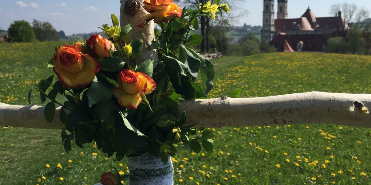 Kreuz_geschmückt_Ottobeuren_PGMemmingen