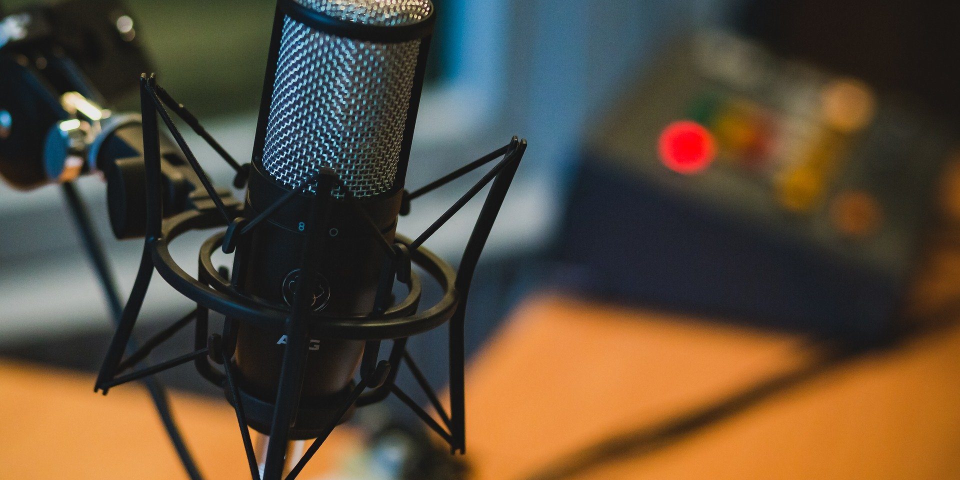 microphone-2618102_1920