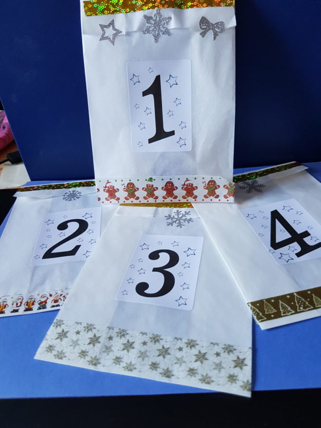 Bild 1-4 Adventtütchen