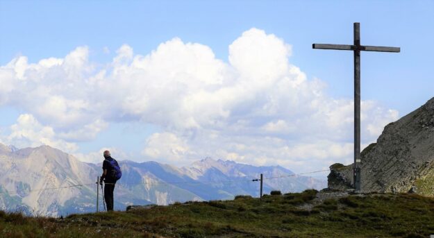 httpspixabay.comdephotoskreuzen-berg-wanderung-pfad-6565039